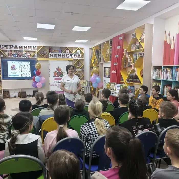 Пусть полюбят дети светлые страницы — и улыбкой доброй озарятся лица