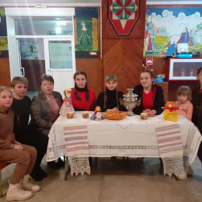 Масленица идёт блин да мёд несёт