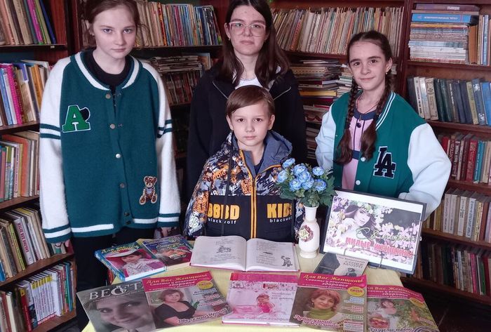 Праздник женщин и цветов Сельская библиотека п. Щебенозаводской