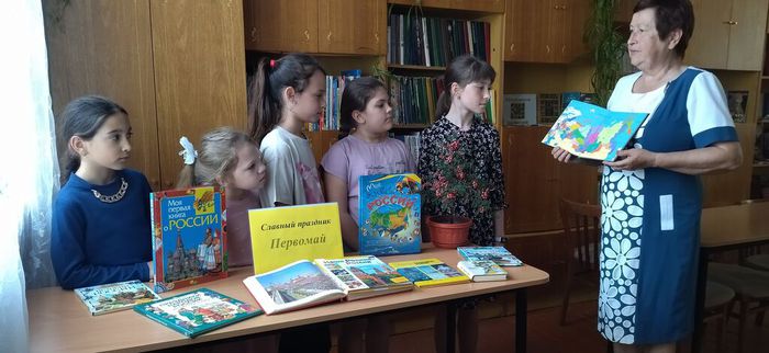 История праздника Первомая. Родниковская детская библиотека (2)